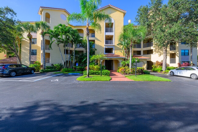 Building Photo - 800 Uno Lago Dr Unit 404 Rental