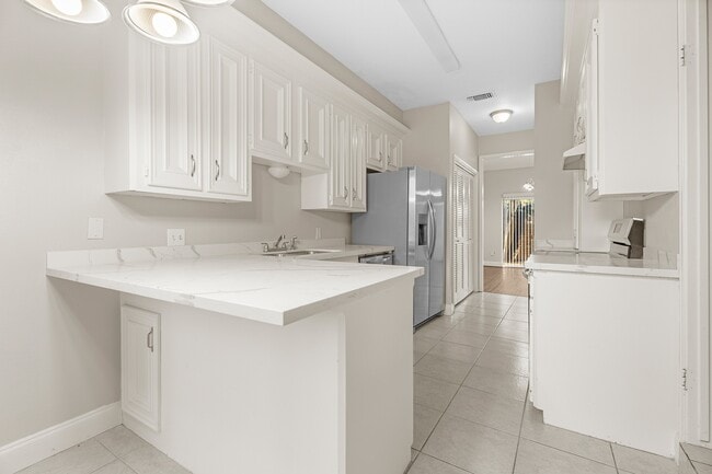 Photo - 304 E Adoue St