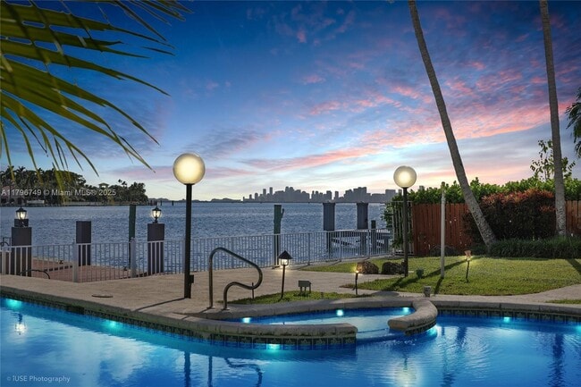 Photo - 1570 Bay Dr House