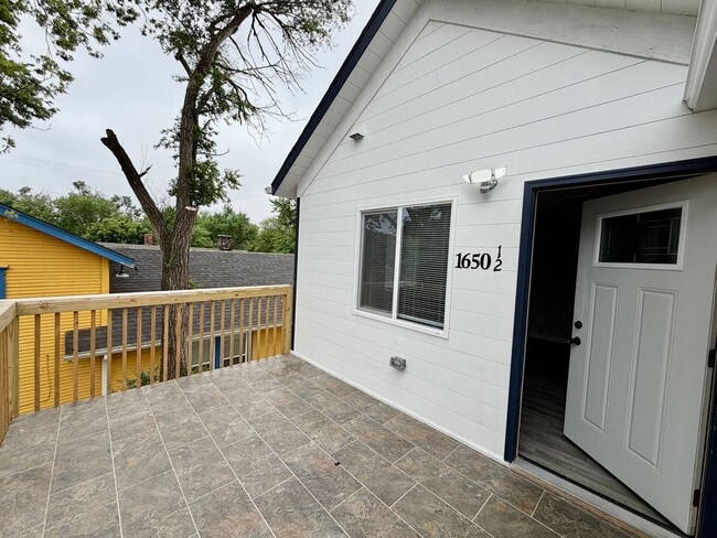 Building Photo - Central Wichita 2 Bedroom