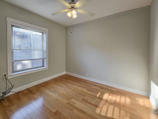 Photo - 1931 W Winona St