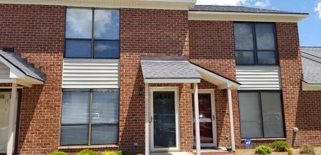 Building Photo - 18 Upton Ct Dr