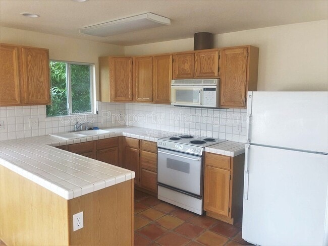 Photo - 274 Watson St
