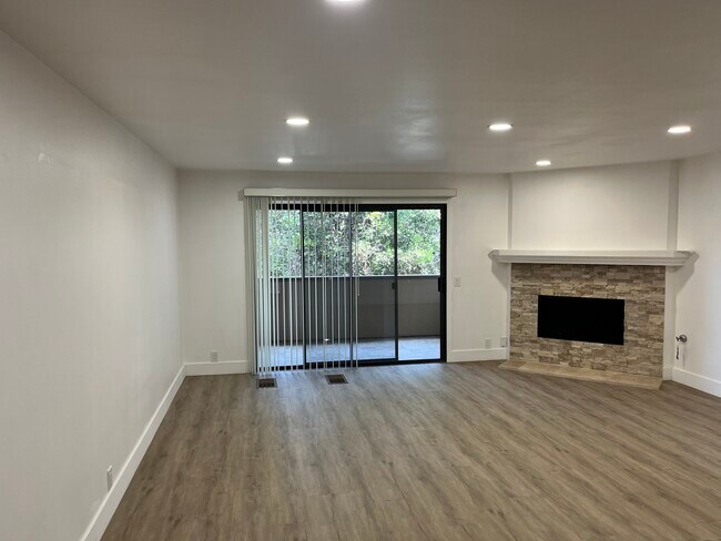 8860 Villa La Jolla Dr Unidad 217