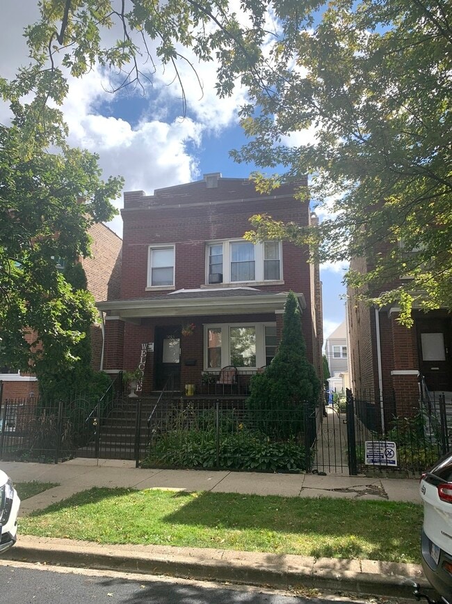 Building Photo - 3013 N Hamlin Ave Unit 2