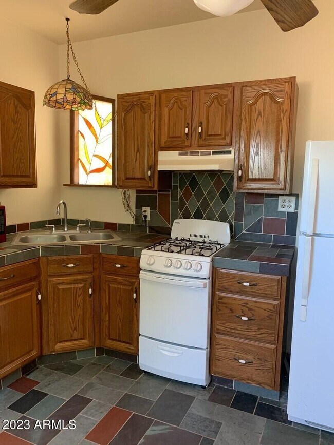 Photo - 912 E Allen St Unit 4