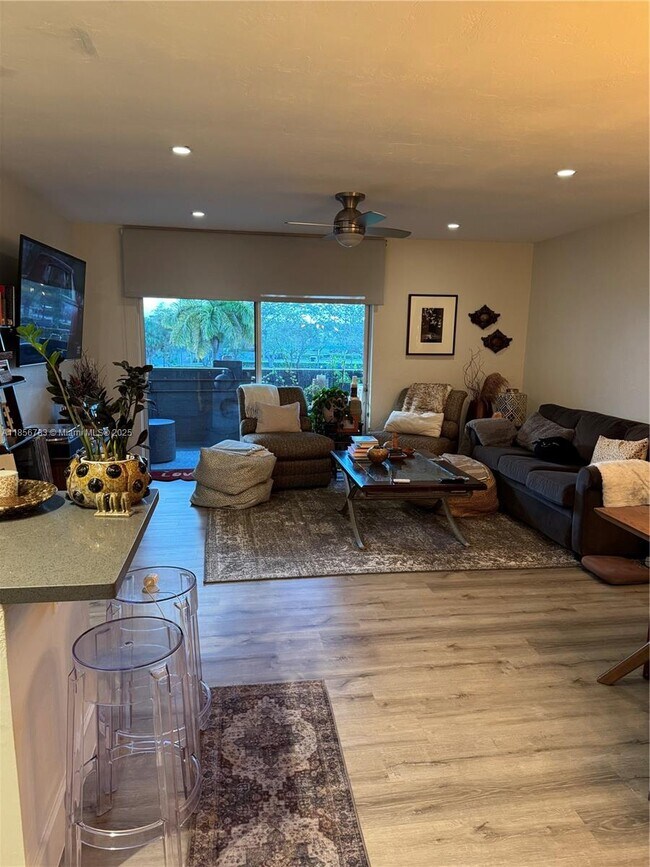 Building Photo - 8335 SW 72nd Ave Unit 306D Rental