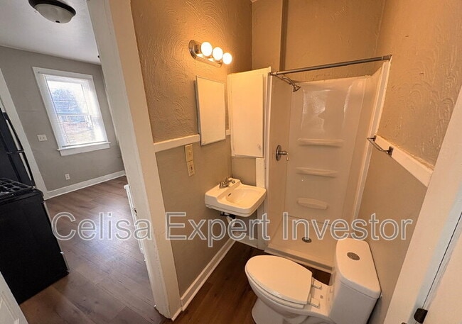 Photo - 1441 Wall St