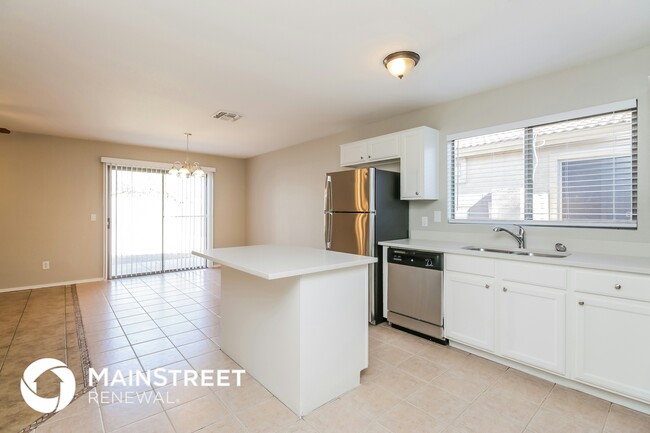 Photo - 6242 W Illini St