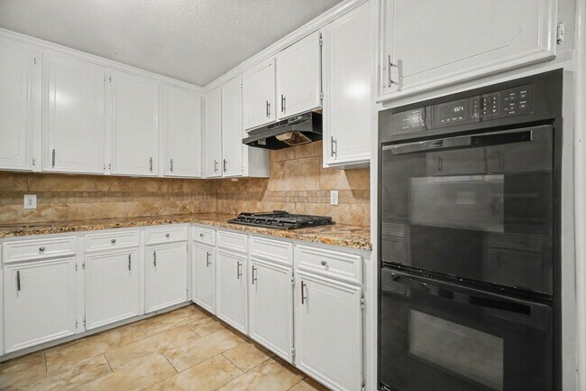 Photo - 2121 Hickory Ln