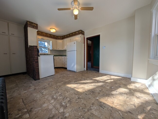 Photo - 121 W Comanche Ave