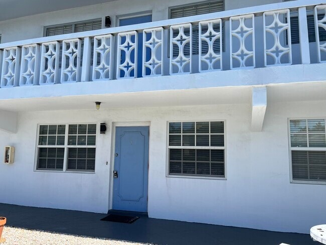 Building Photo - 3220 NE 10th St Unit 4 Rental