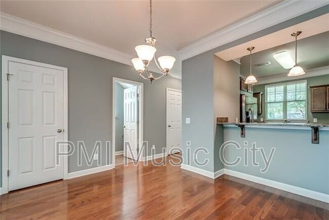 Photo - 2324 Knowles Ave