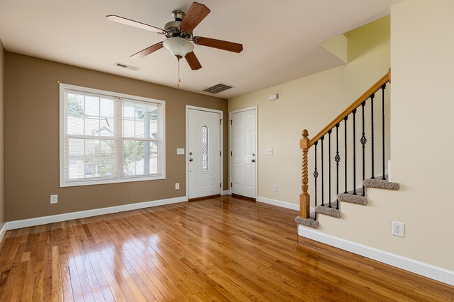 Photo - 202 Clover Court