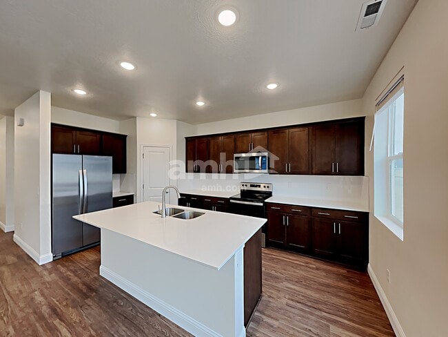 Photo - 302 N Gibbons Ln