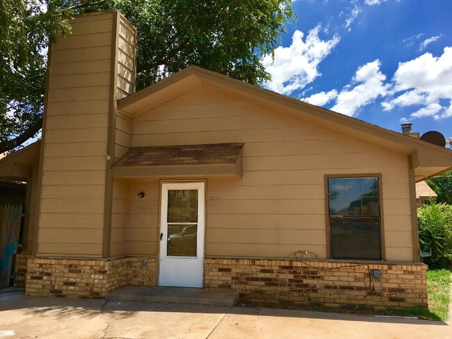 Two Bedroom Located in Frenship ISD! - Two Bedroom Located in Frenship ISD! Apartment