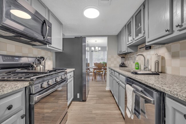 8802 Long Beach Cir