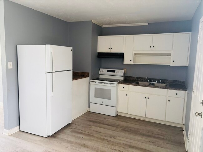 Photo - Laurel Apartments