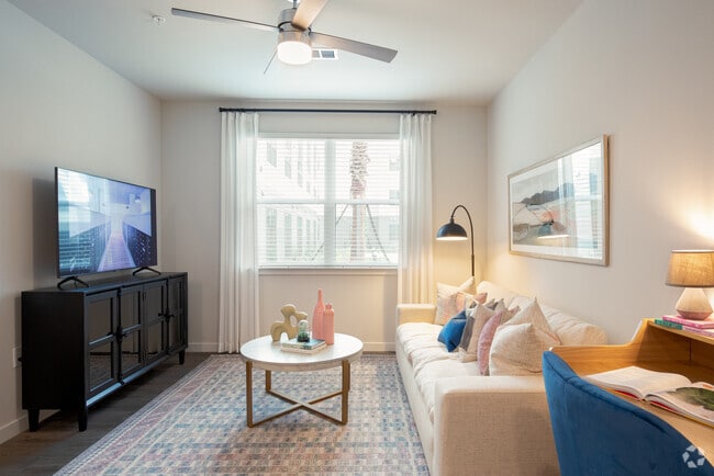 1 BR, 1 BA - 725 SF
