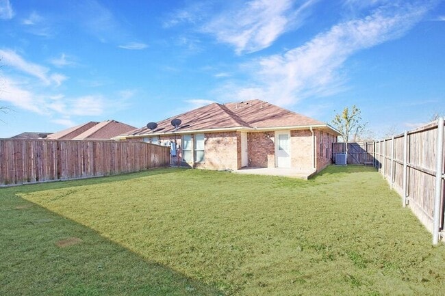 Building Photo - 933 Farmington Rd