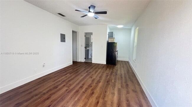 Building Photo - 2931 NW 22nd Ct Unit B Rental