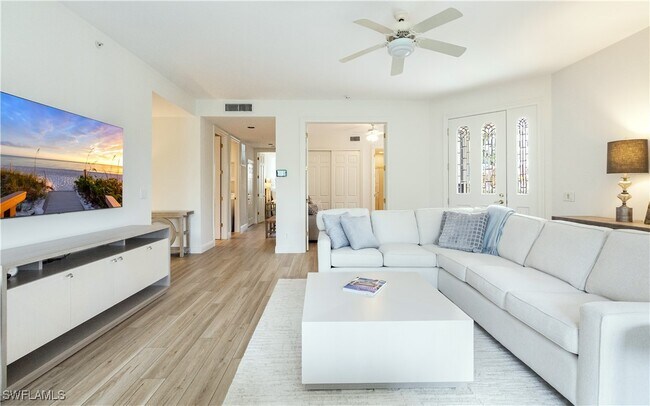 Photo - 233 Colonade Cir Unidad 2205