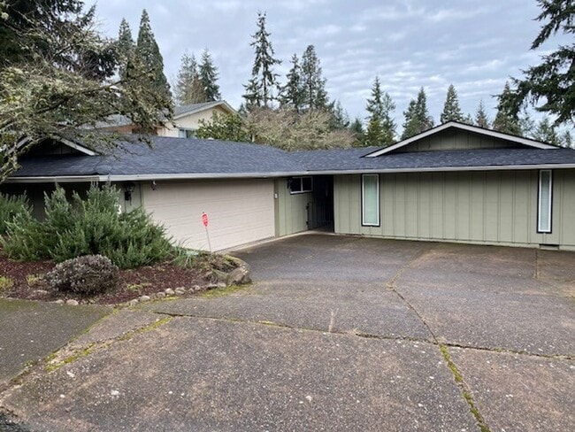 Building Photo - Beautiful South Eugene Home