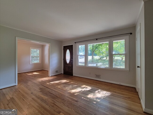 432 Lakeview Dr SW