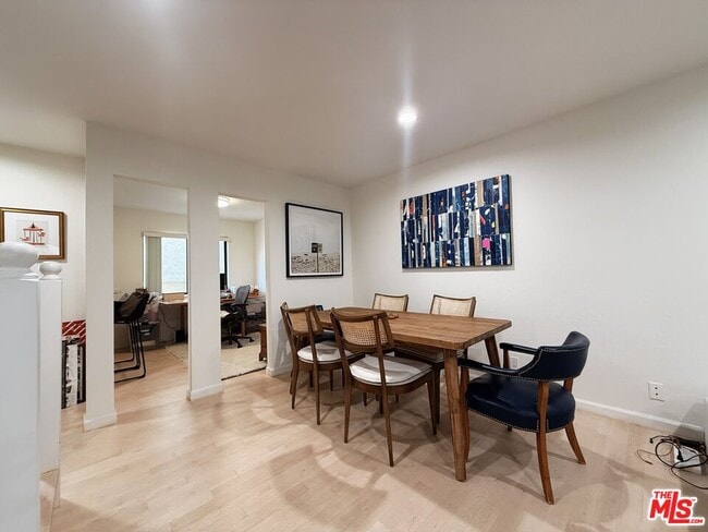 Photo - 1224 S Saltair Ave Unidad 4