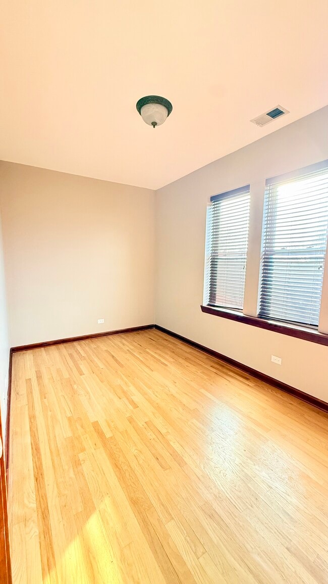 Photo - 4900 N Drake Ave Unidad 3