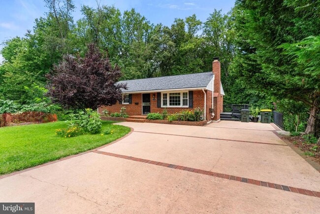 Photo - 6808 Darby Ln