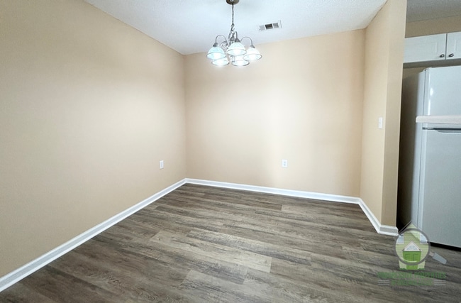 Photo - 105 McKenna Cir