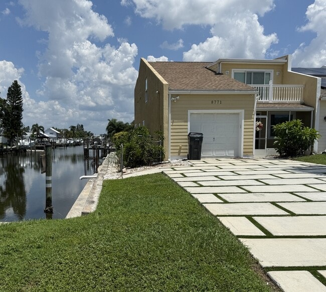 Building Photo - 8771 Bay Pointe Dr Rental