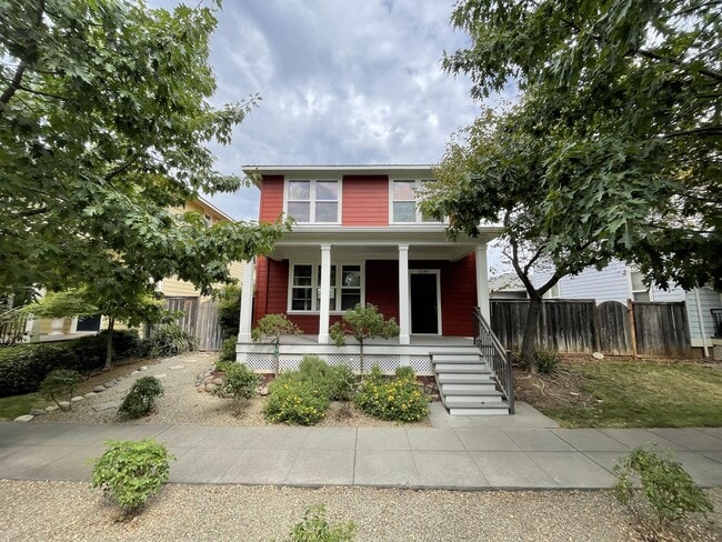 Photo - 2388 England St House