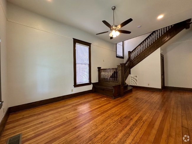 Building Photo - 514 E 8th St Rental