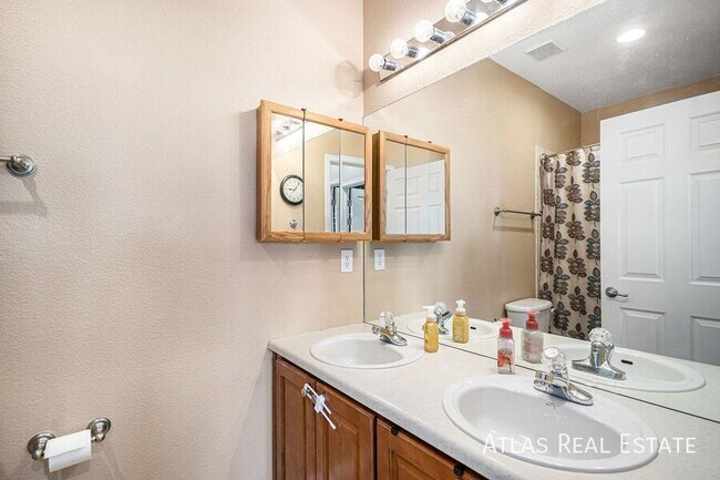 Photo - 23235 York Ave