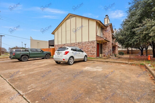 Photo - 800 Bluebonnet Dr