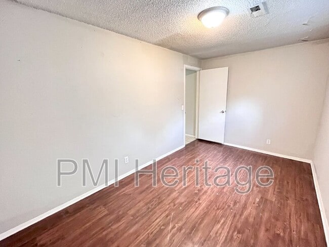 Photo - 813 N Pleasant St Unit Apt E