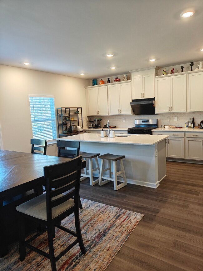 Photo - 1921 Dosk Ave