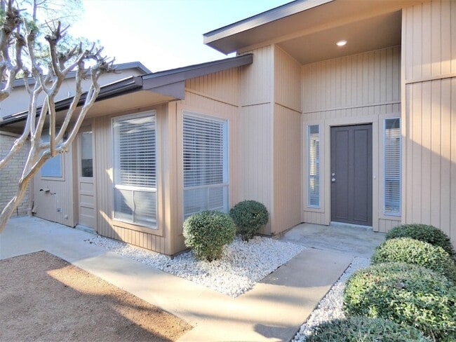 Photo - 604 Golfview Dr
