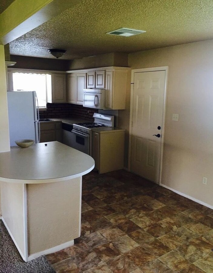 Photo - 4923 NW Lindy Ave