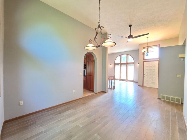 Photo - 3425 E 61st Ave