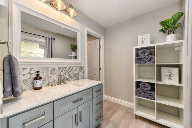 7101 Stanford Oak Dr Unidad 2-Medium