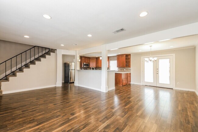 Photo - 2325 Woodhollow Ave