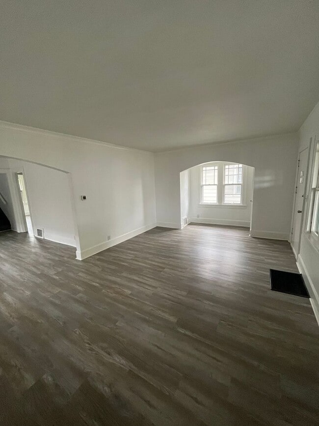 Photo - Newly remodeled 4 bed 2 bath home available in Rockford ***SECTION 8 OK***