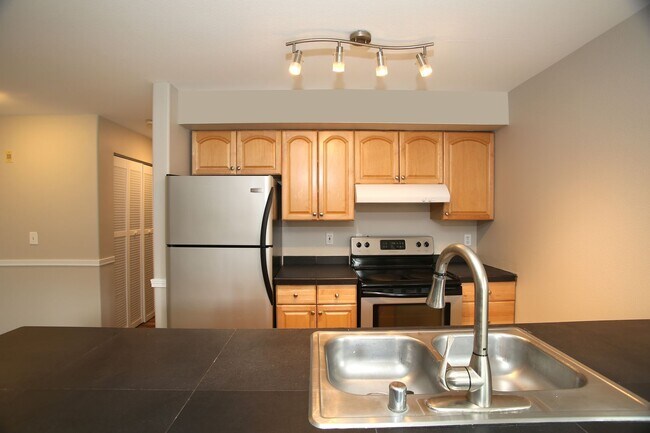 Photo - The Crest On Belmont