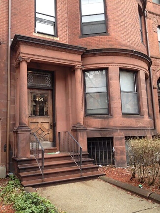 Photo - Charming Back Bay Studio on Beacon Street!