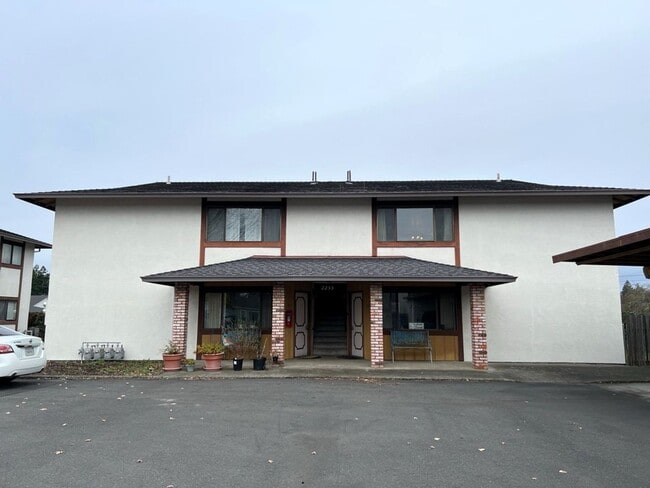 Building Photo - 2255 Arbutus St Unit 2255 Arbutus #34 [PRM: Henry]