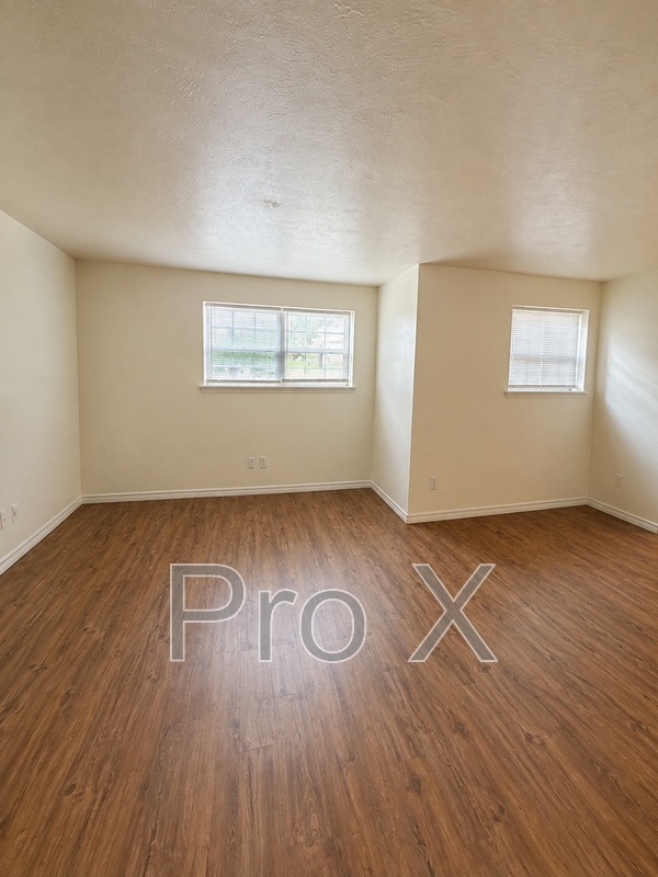 Photo - 1807 Grand