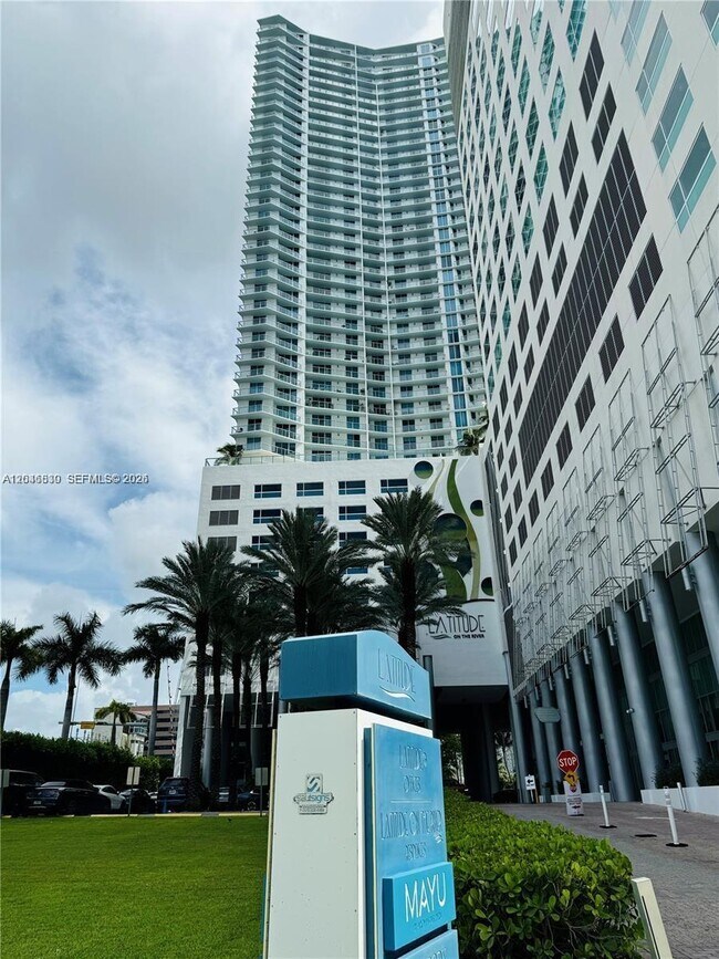 Photo - 185 SW 7th St Unidad 3709
